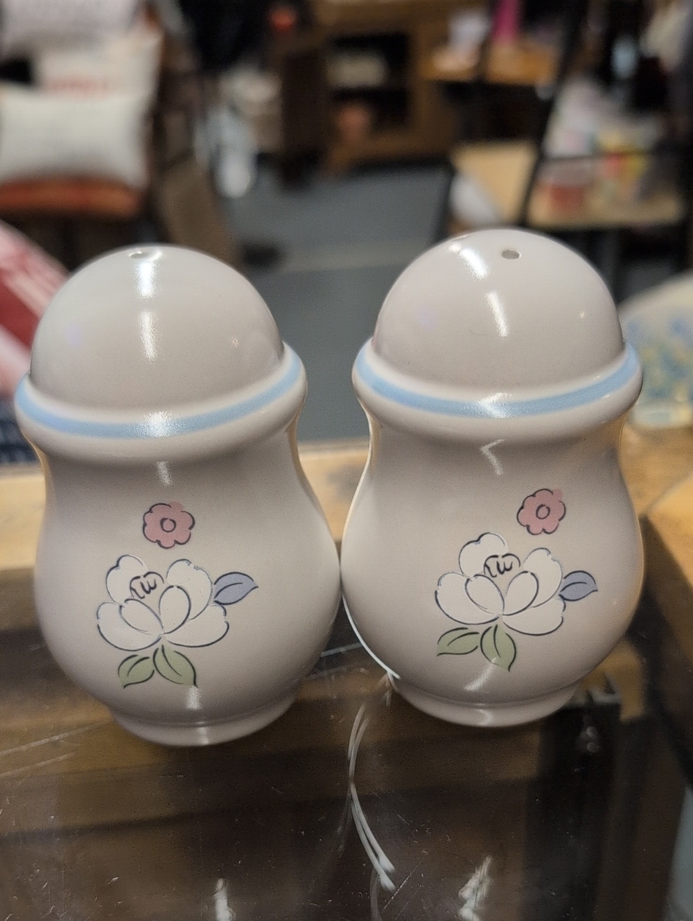 Heartside Chantilly Fleur de Lune Salt/Pepper Shakers